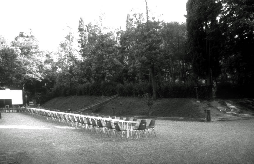 Fila di sedie, 1997
