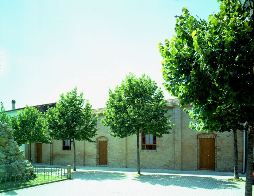 Quest’opera è dedicata alle ragazze e ai ragazzi che in questo piccolo teatro si innamorarono – 17 luglio 1997, 1995-1997