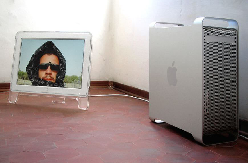 Igor Pesce’s Life In Afghanistan Photos Shown On Apple 23-inch Cinema HD Display, 2003
