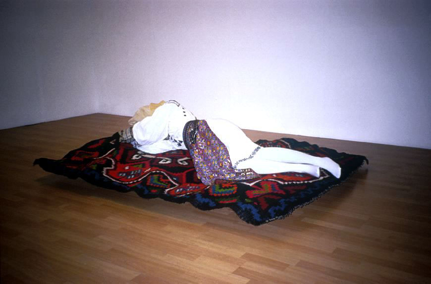 La rumena sul tappeto volante, 2000