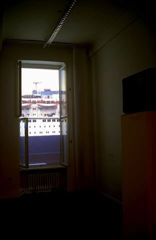 Zwischen dem Fenster, 1996