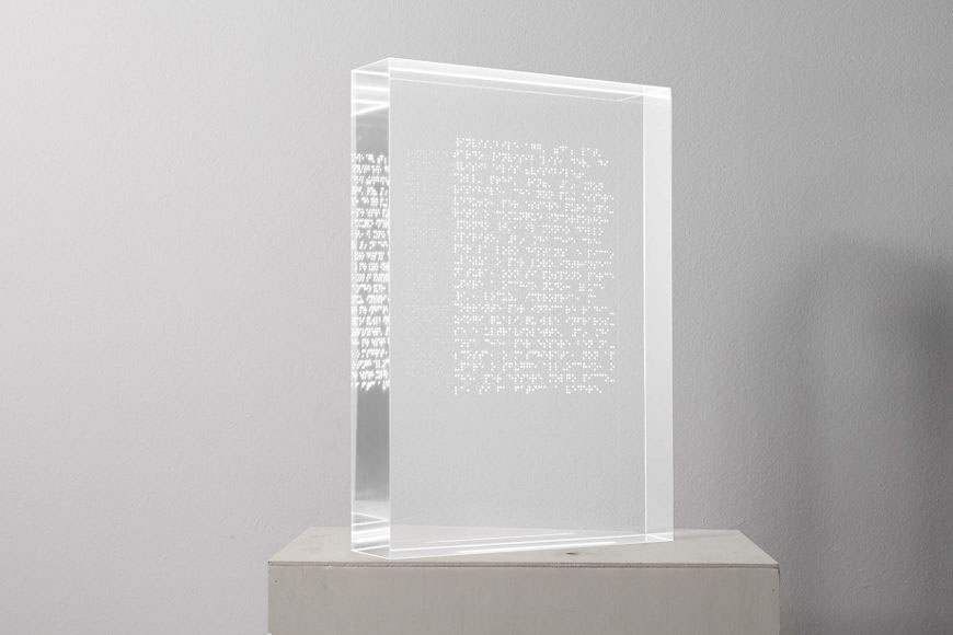 Toccando l’invisibile (def. di invisibile in braille) , 2005