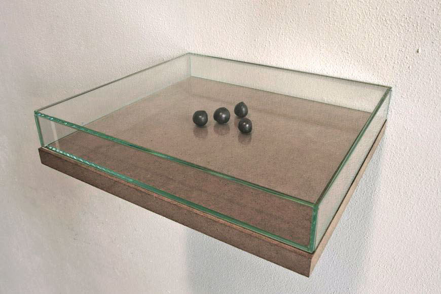 Senza titolo (oggetti dipinti), 2009