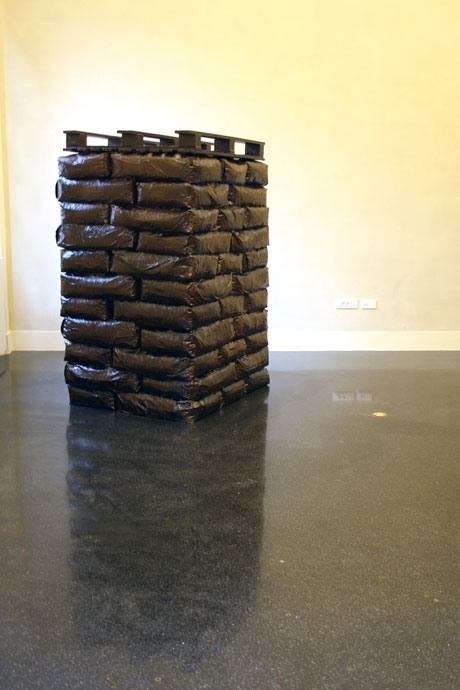 Buco di una tonnellata e mezza (3500 euro di tannino prodotto da Ledoga S.r.l.), 2011